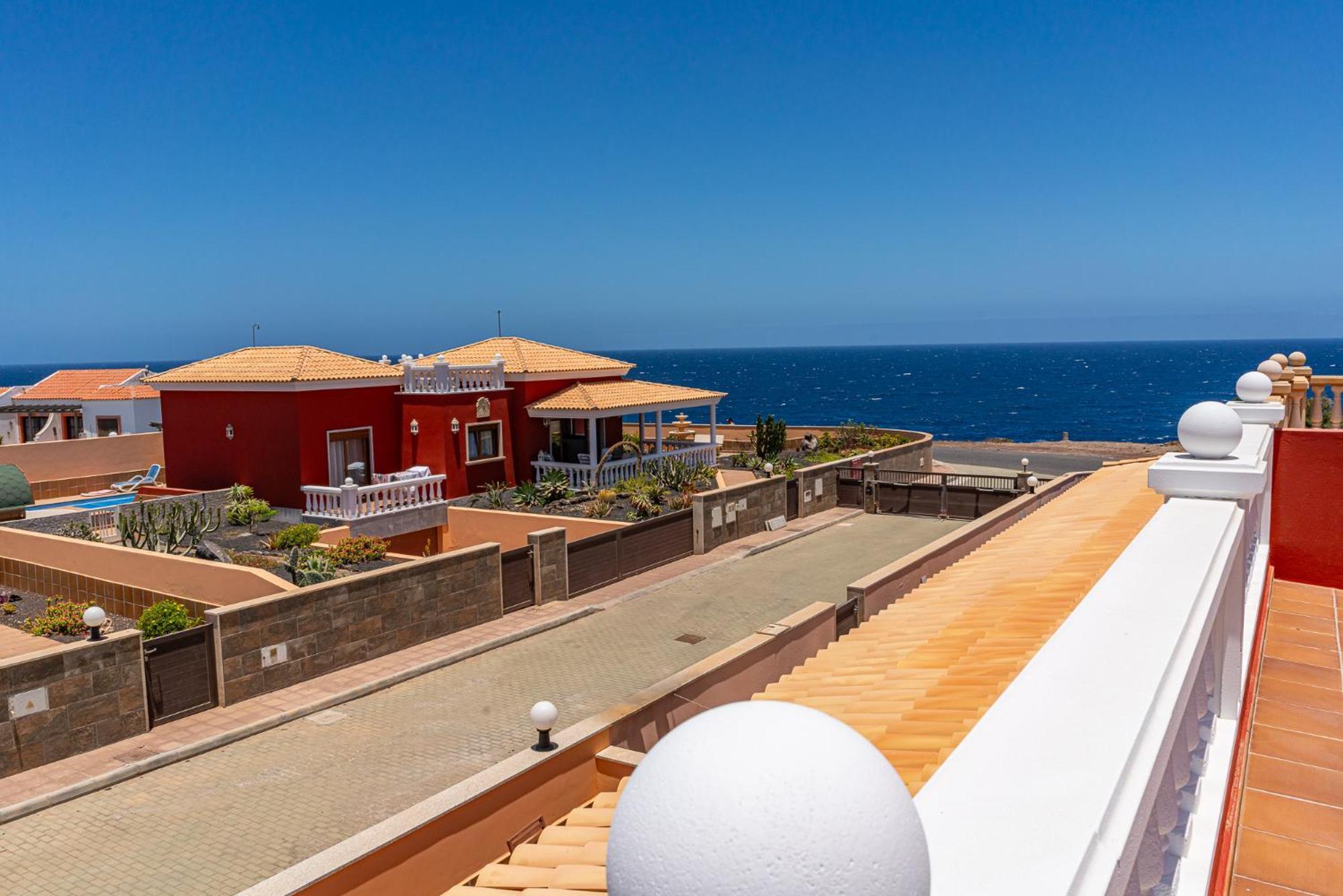 Oceana - Cliffside Retreat