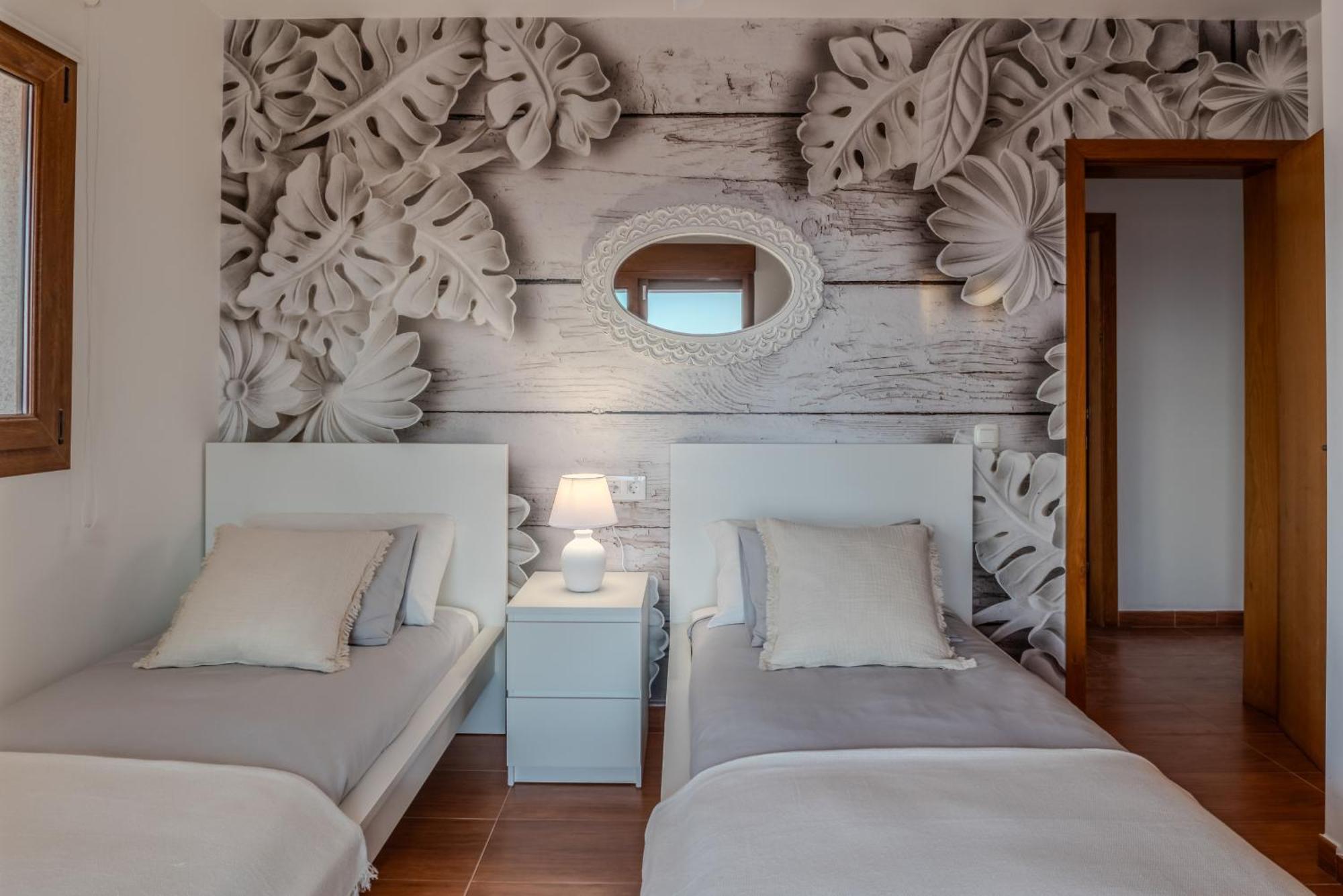 Villa Oceana - Cliffside Retreat *